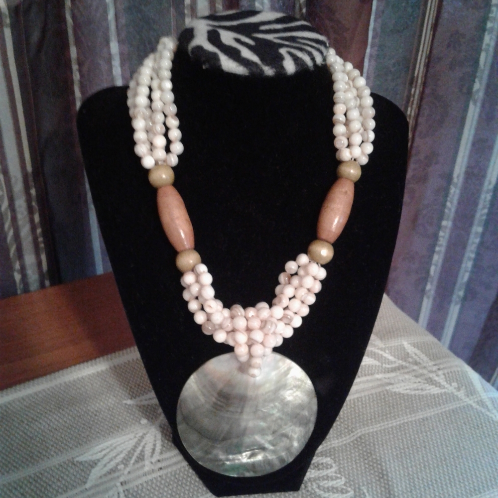 Pearl shell necklace